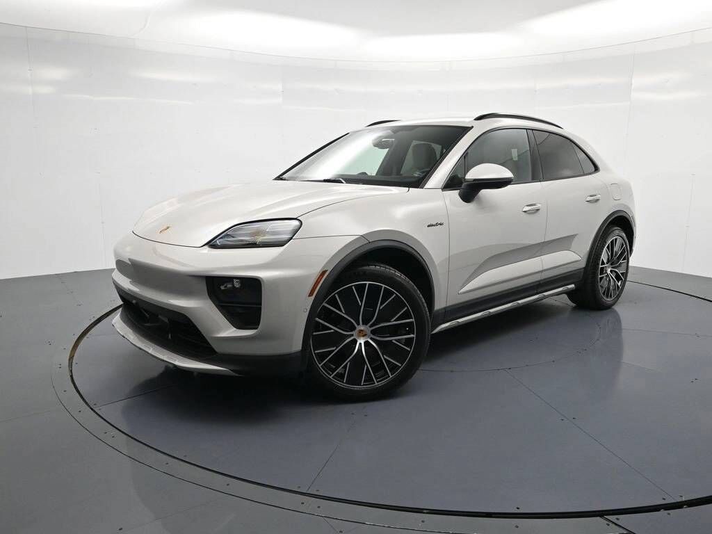 2026 PORSCHE Macan