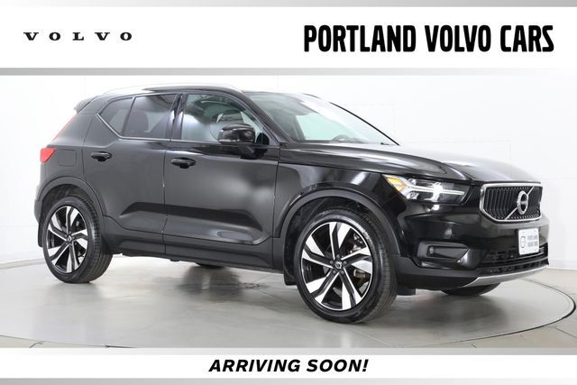 2021 VOLVO XC40