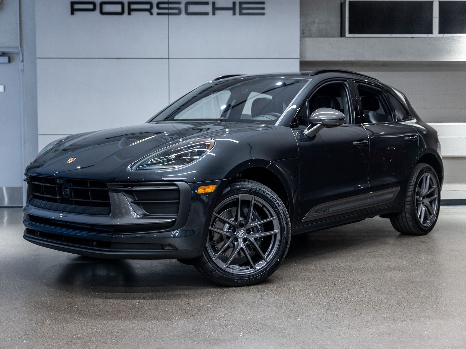 2026 PORSCHE Macan