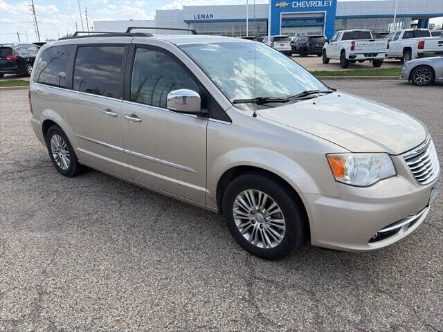 2013 CHRYSLER Town and Country