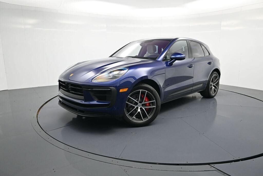 2026 PORSCHE Macan
