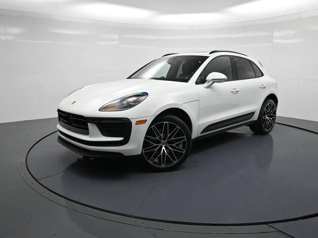 2026 PORSCHE Macan