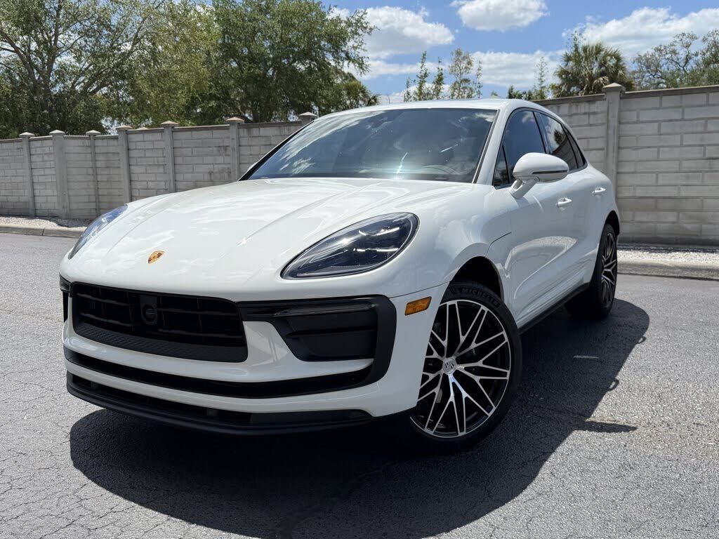 2023 PORSCHE Macan