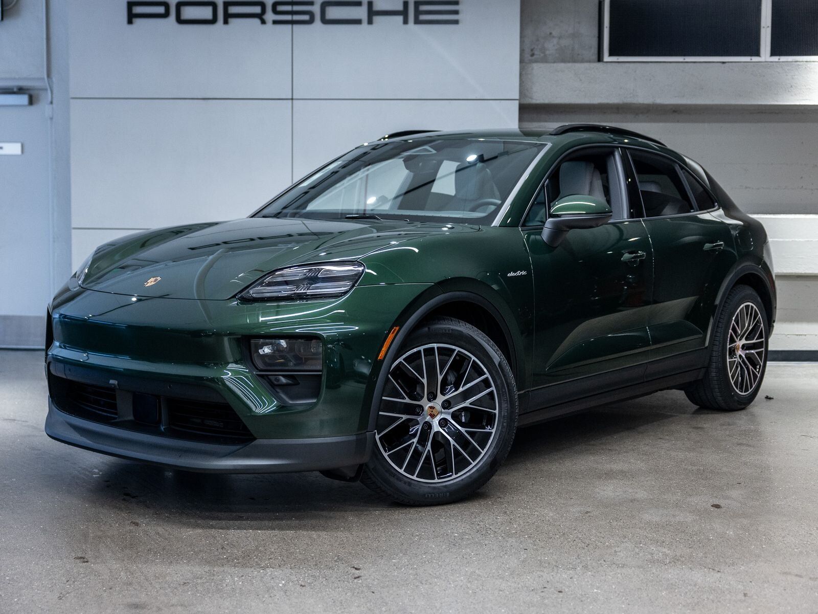 2026 PORSCHE Macan