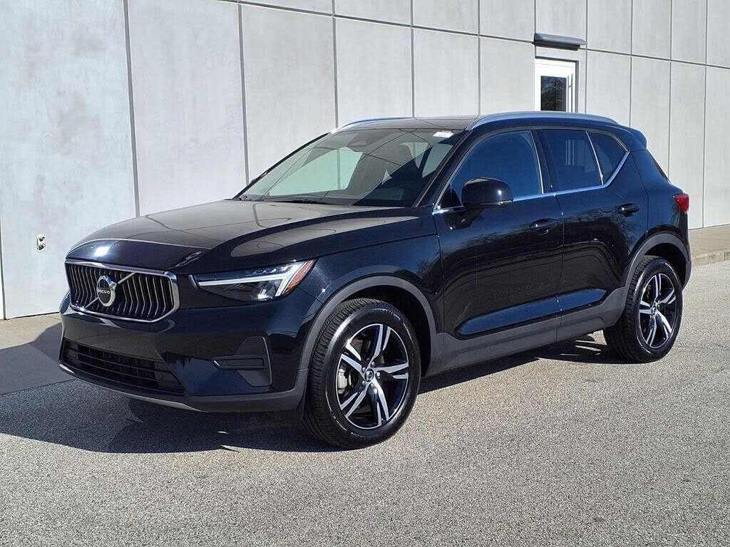 2025 VOLVO XC40
