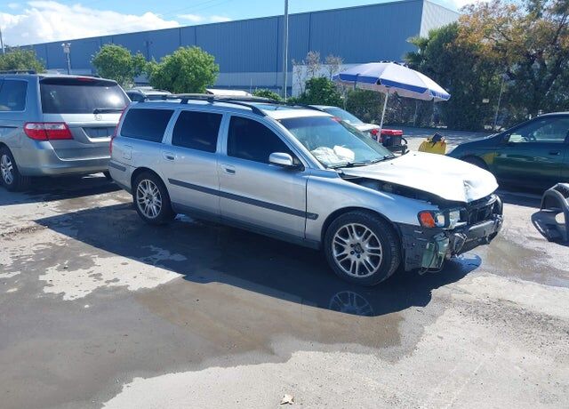 2004 VOLVO V70