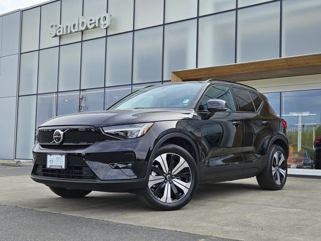 2023 VOLVO XC40