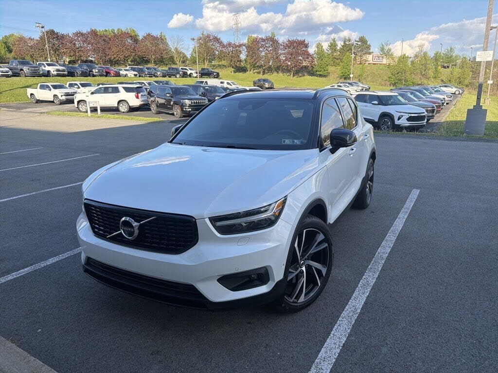 2020 VOLVO XC40