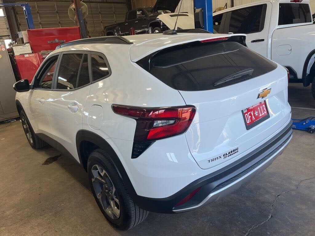 2025 CHEVROLET Trax