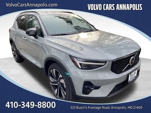 2026 VOLVO XC40