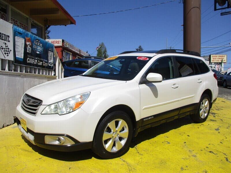 2011 SUBARU Outback