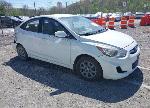 2013 HYUNDAI Accent