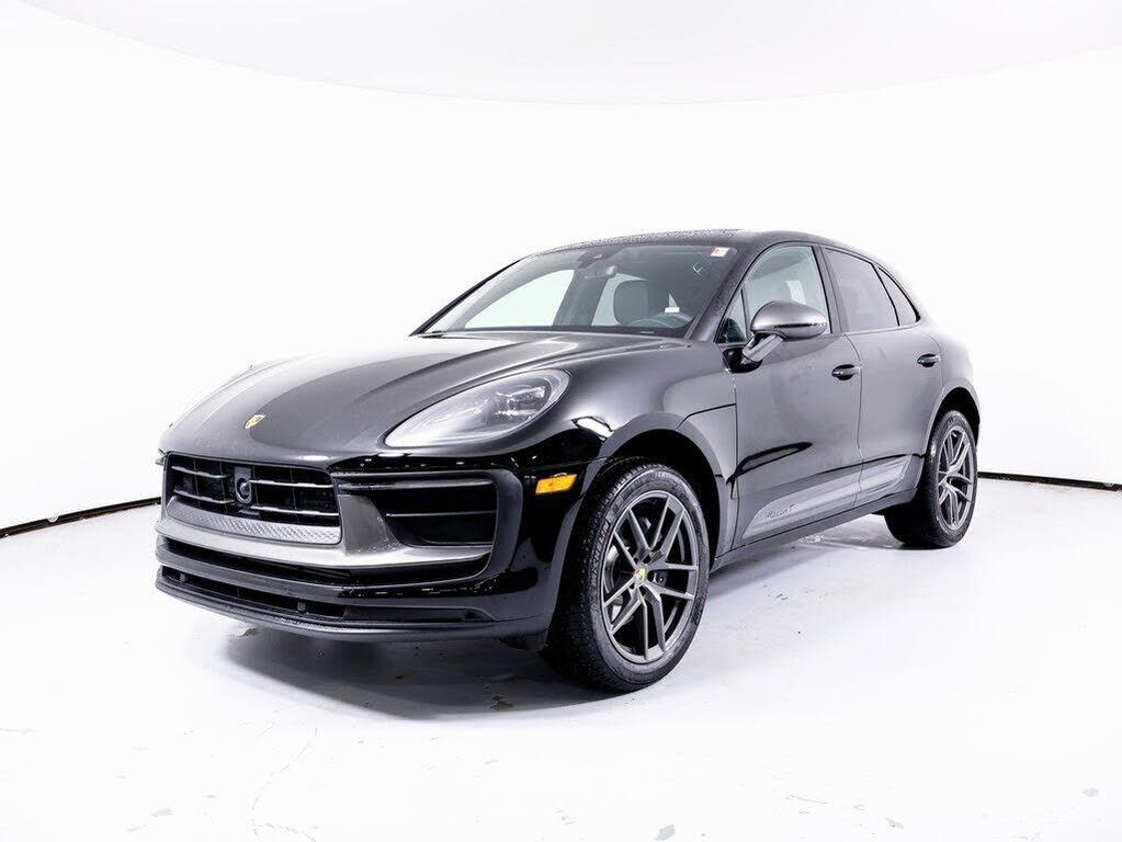 2025 PORSCHE Macan