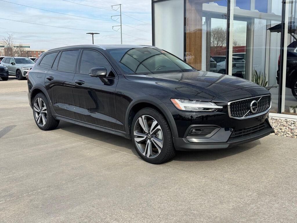2026 VOLVO V60CC