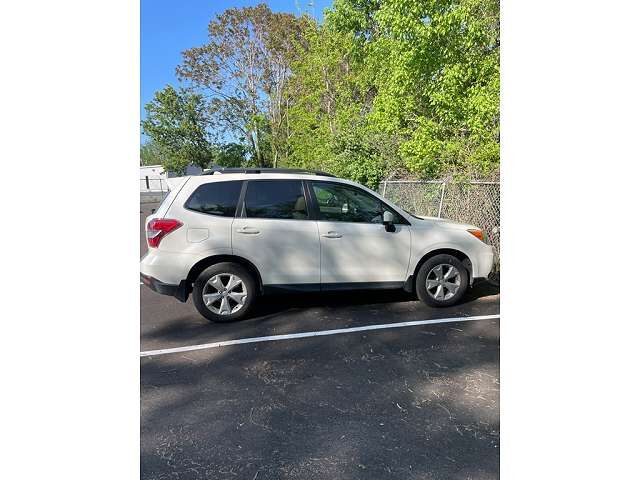 2016 SUBARU Forester