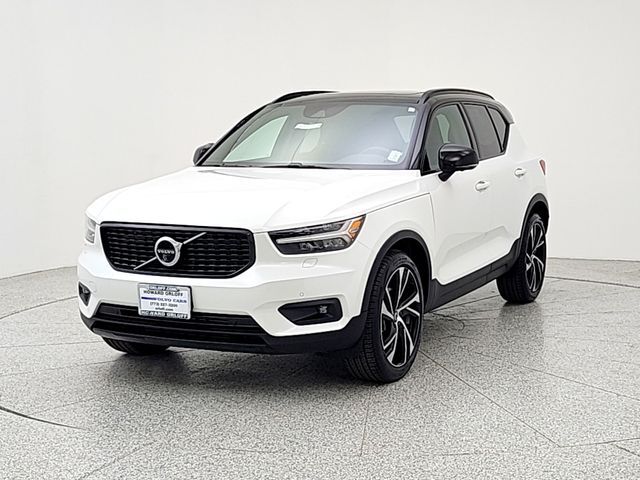 2021 VOLVO XC40