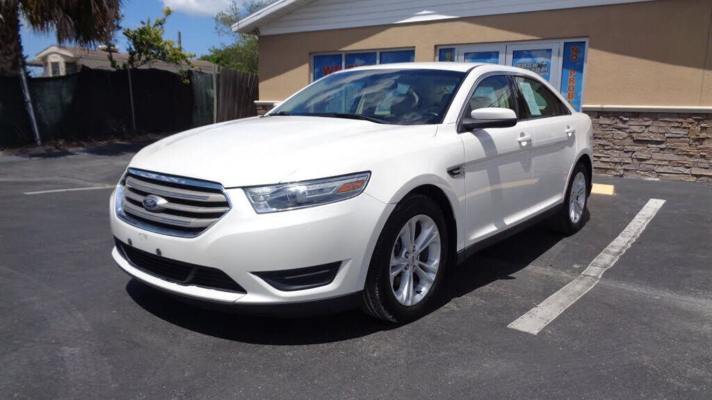 2013 FORD Taurus