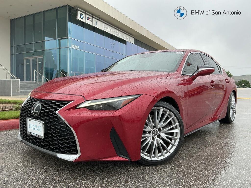 2022 LEXUS IS