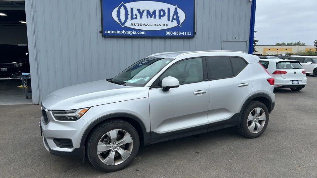 2019 VOLVO XC40