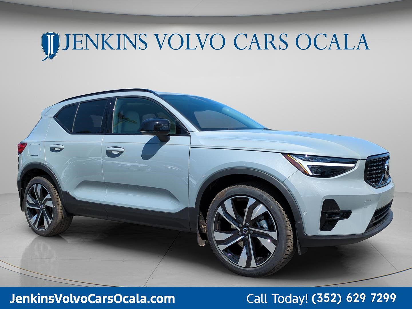 2026 VOLVO XC40