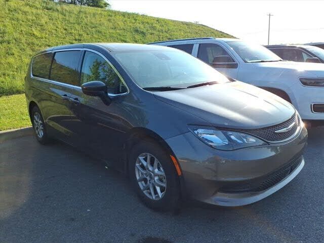 2023 CHRYSLER Voyager