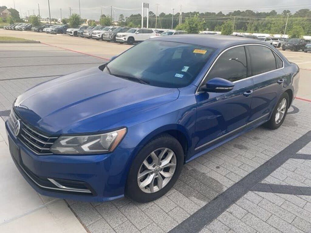 2017 VOLKSWAGEN Passat