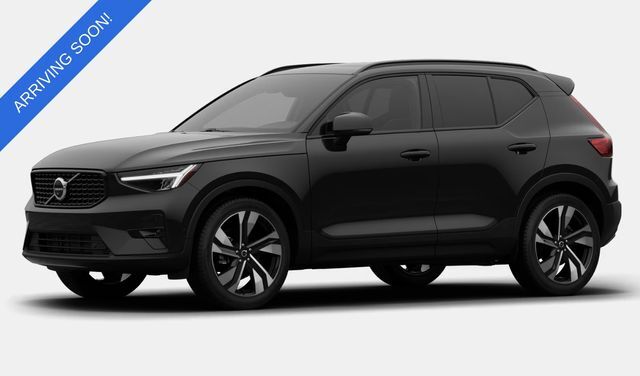 2025 VOLVO XC40