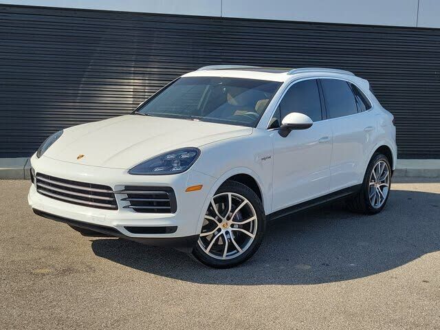 2022 PORSCHE Cayenne