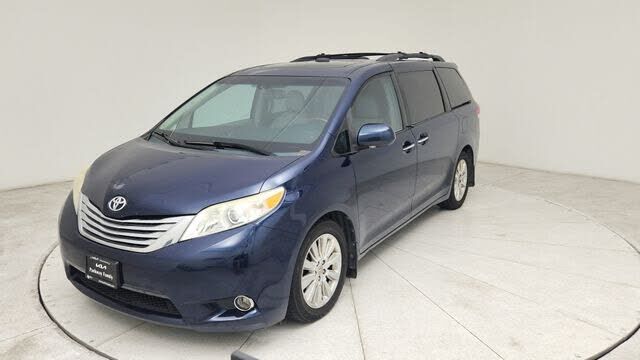 2011 TOYOTA Sienna