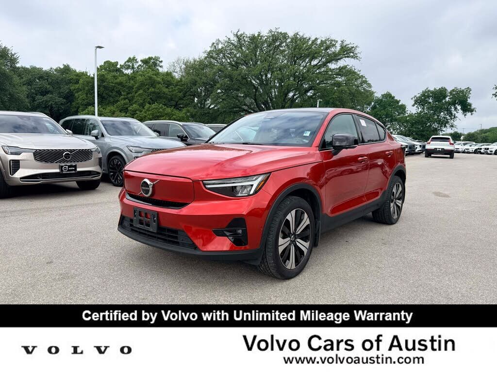 2023 VOLVO C40