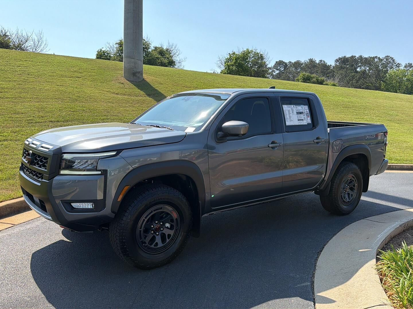 2026 NISSAN Frontier