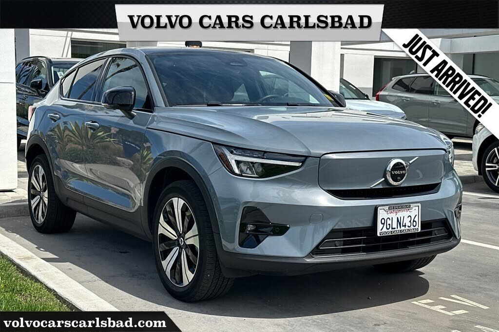 2023 VOLVO C40