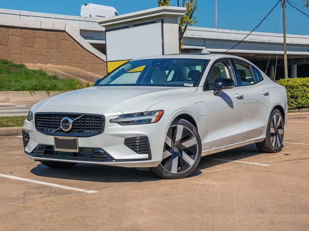 2023 VOLVO S60