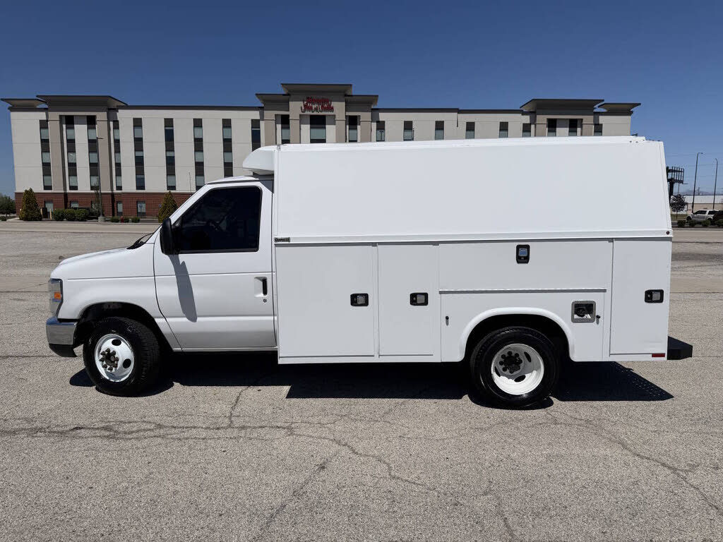 2022 FORD E-350