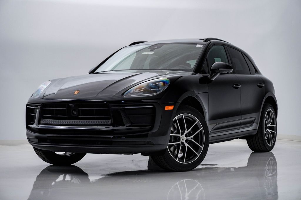 2026 PORSCHE Macan