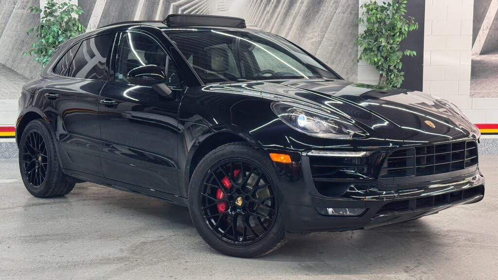 2018 PORSCHE Macan