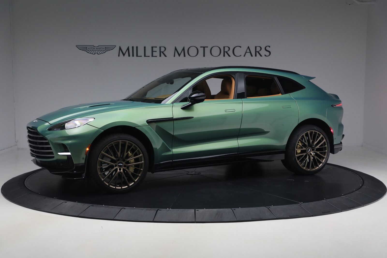 2025 ASTON MARTIN DBX