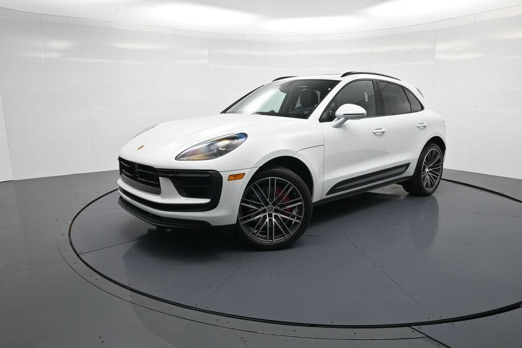2026 PORSCHE Macan
