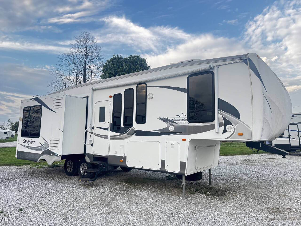 2011 FOREST RIVER Sandpiper Towables