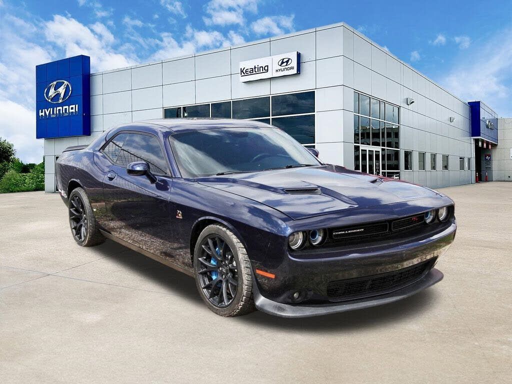 2017 DODGE Challenger