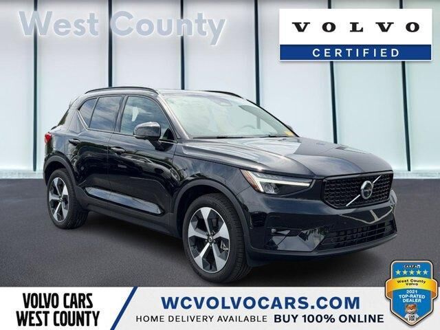2025 VOLVO XC40