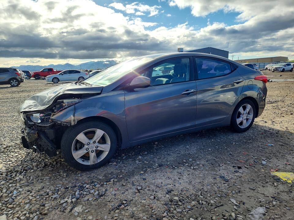 2013 HYUNDAI Elantra