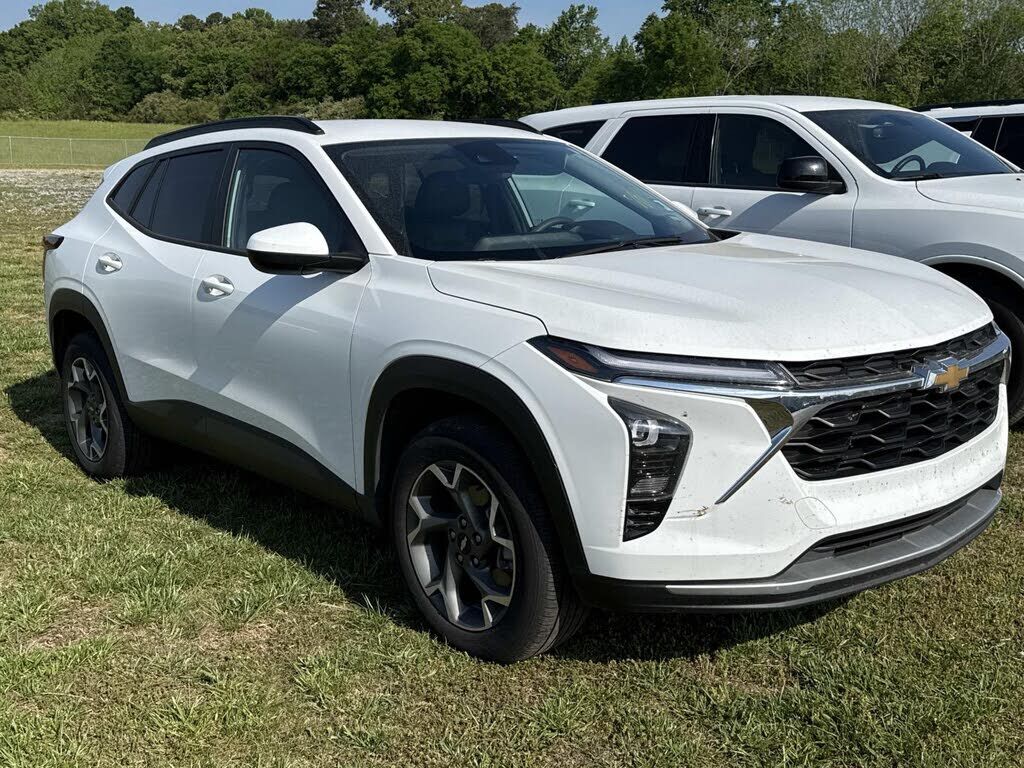 2025 CHEVROLET Trax