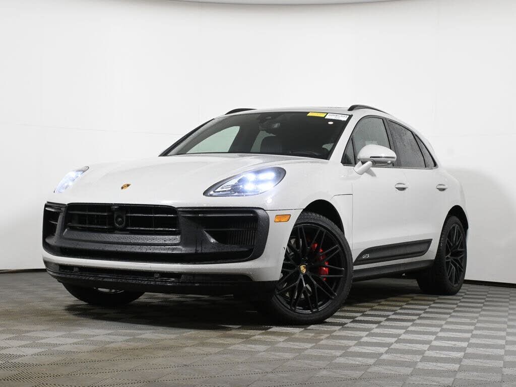 2026 PORSCHE Macan