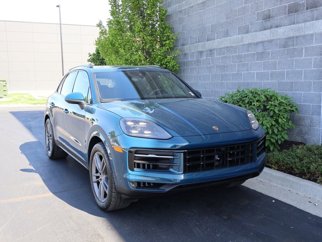 2025 PORSCHE Cayenne