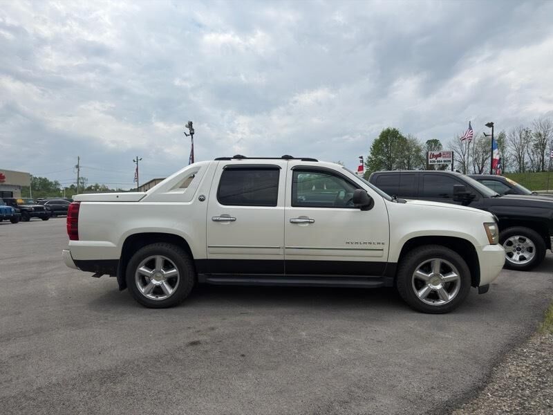 2013 CHEVROLET Avalanche