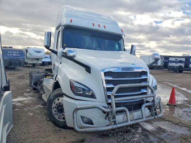 2020 FREIGHTLINER New Cascadia 126" Sleepercab