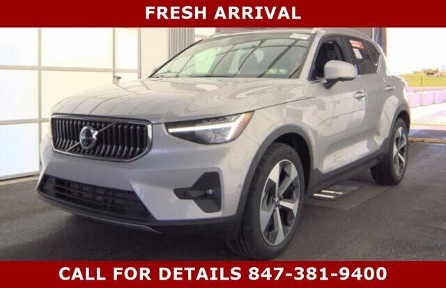 2025 VOLVO XC40
