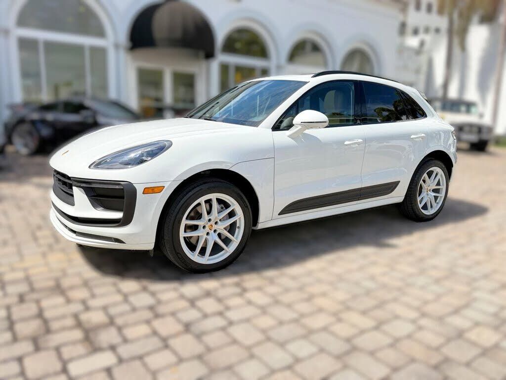 2022 PORSCHE Macan