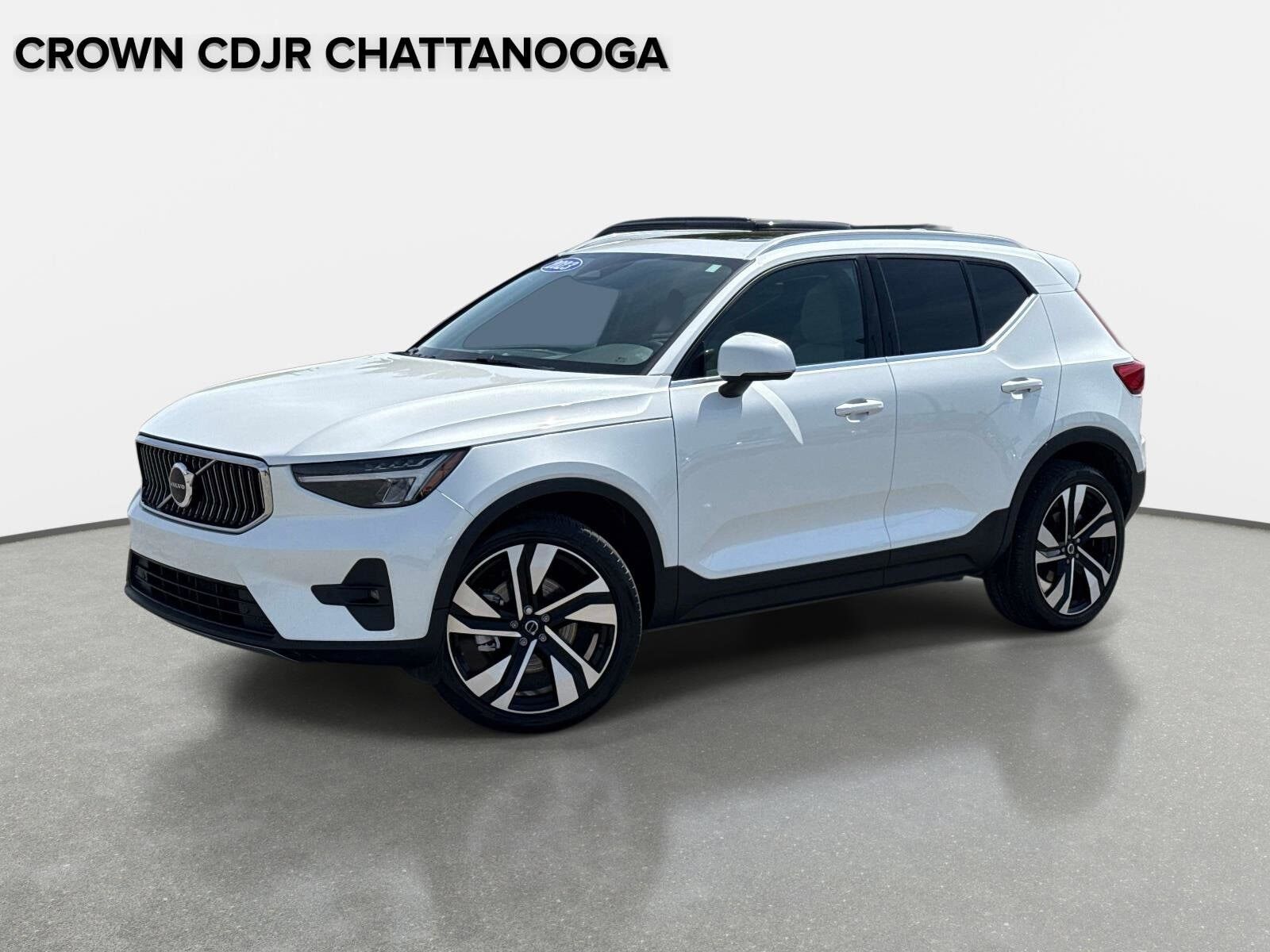 2023 VOLVO XC40